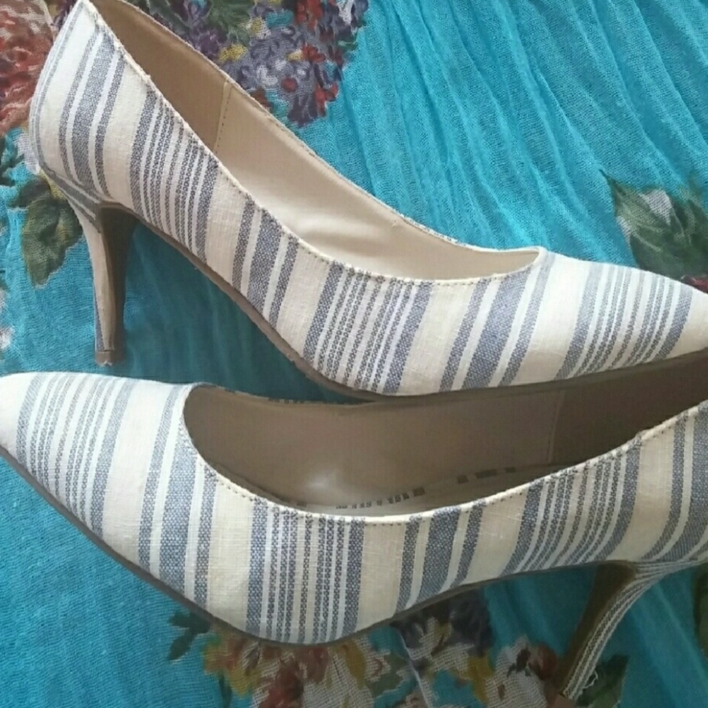 Heels - Picture 2 of 4